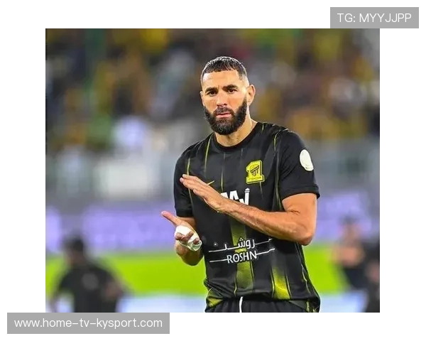 本泽马首次亮相沙特新月,助力球队迎接新挑战