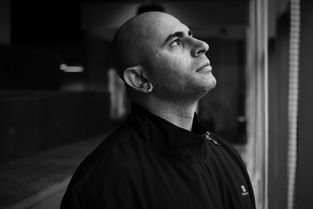 开云中国大陆-福登的多面性使其成为瓜迪奥拉战术体系中不可或缺的棋子，福登的踢法像谁